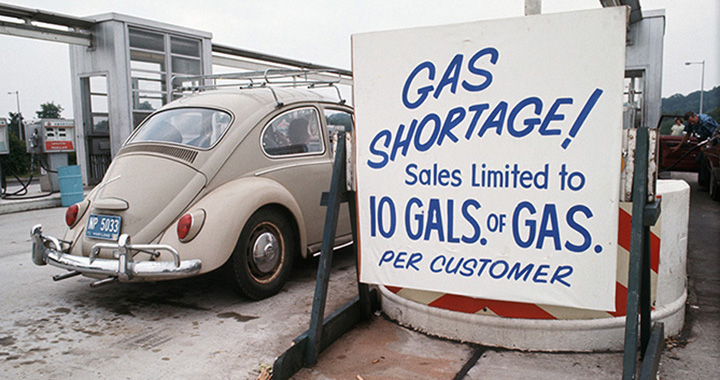Sign reading: Gas shortage! Sales limited to 10 gallons of gas per customer.